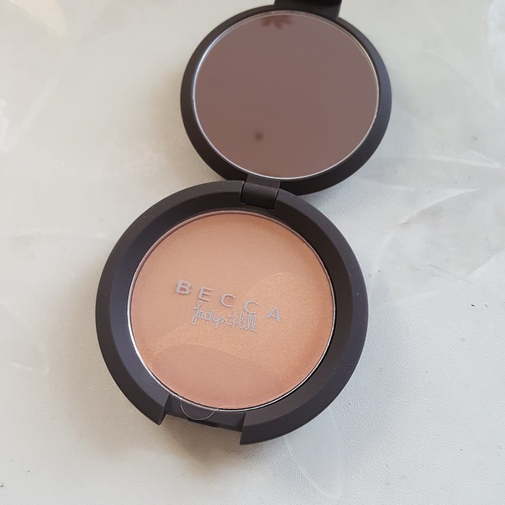 *NEW* BECCA Highlighter Poured Creme Champagne Pop
